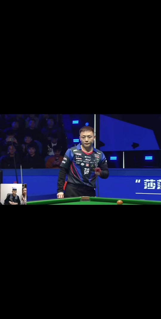 位游客从旁 位游客从旁